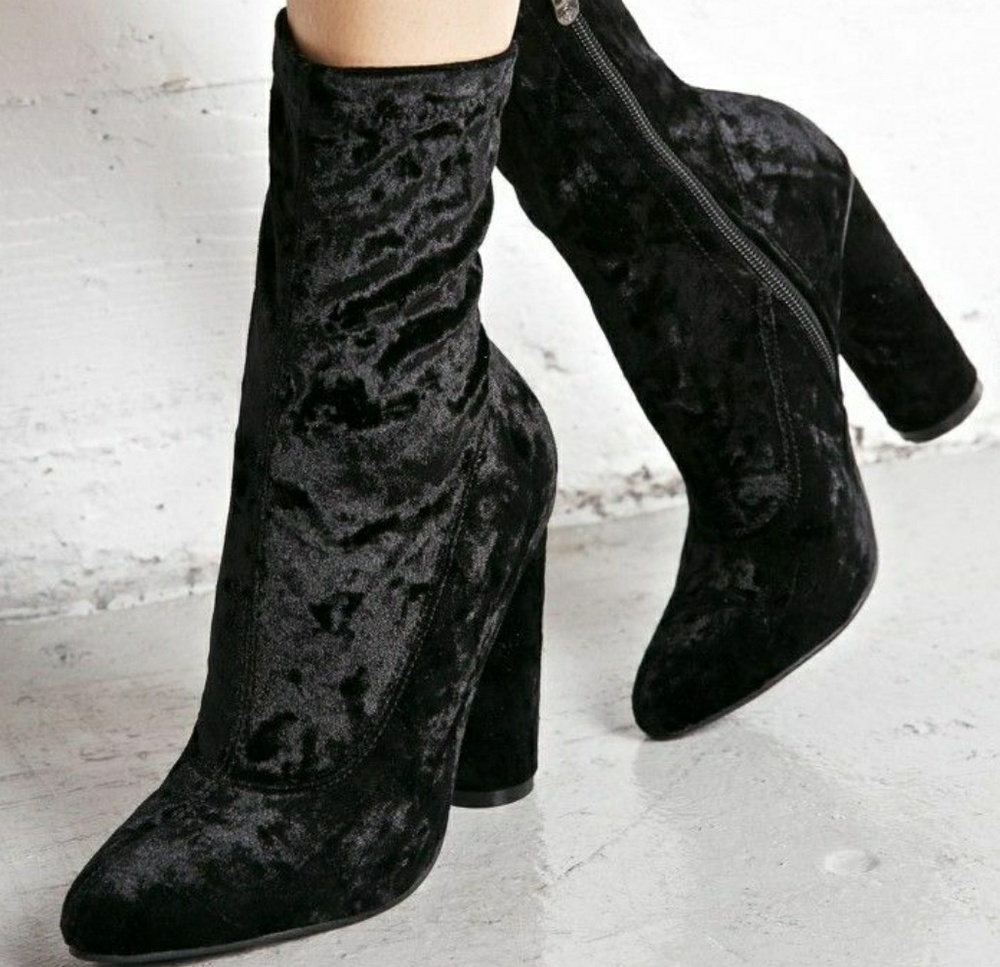 Cape Robbin Velvet Booties